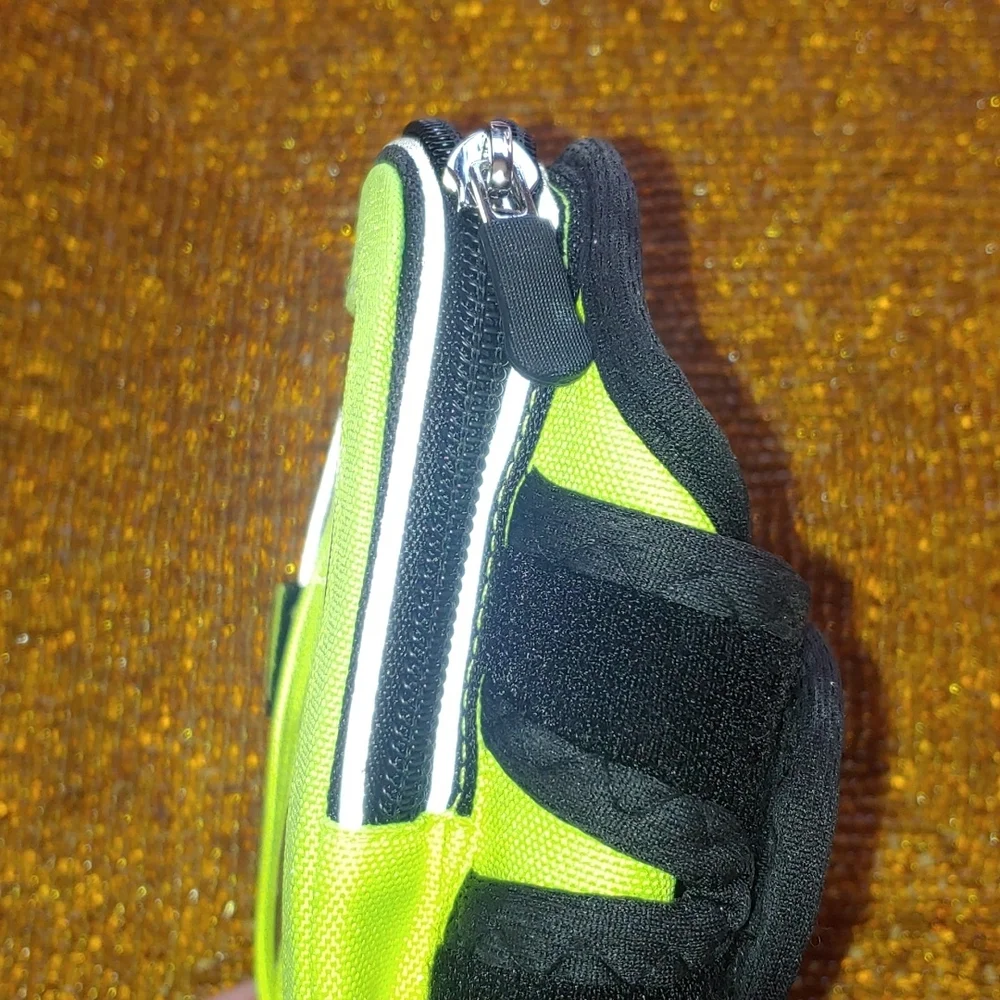 NWOT Armpocket Exercise Velcro Arm Band Cell Phone Holder